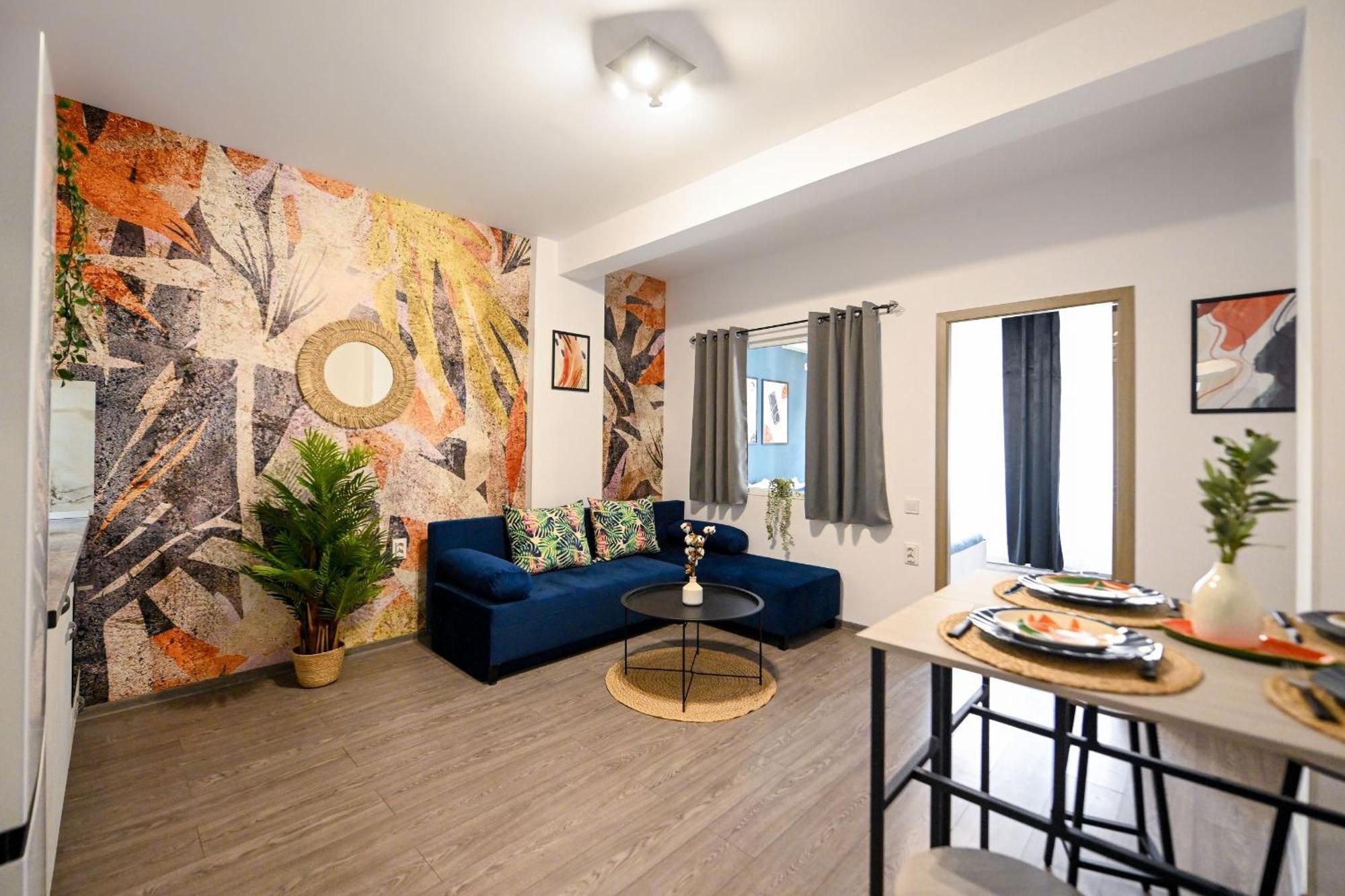 Apartment Old Town Charm - Modern & Comfortable In The Heart Of The