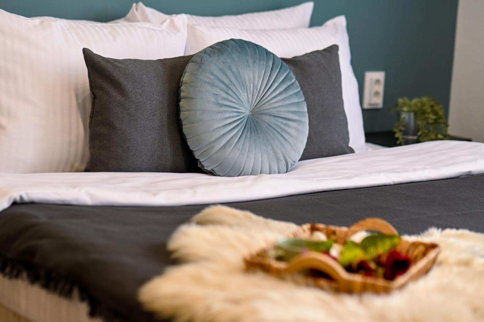Old Town Charm - Modern & Comfortable In The Heart Of The Appartamento Bucarest