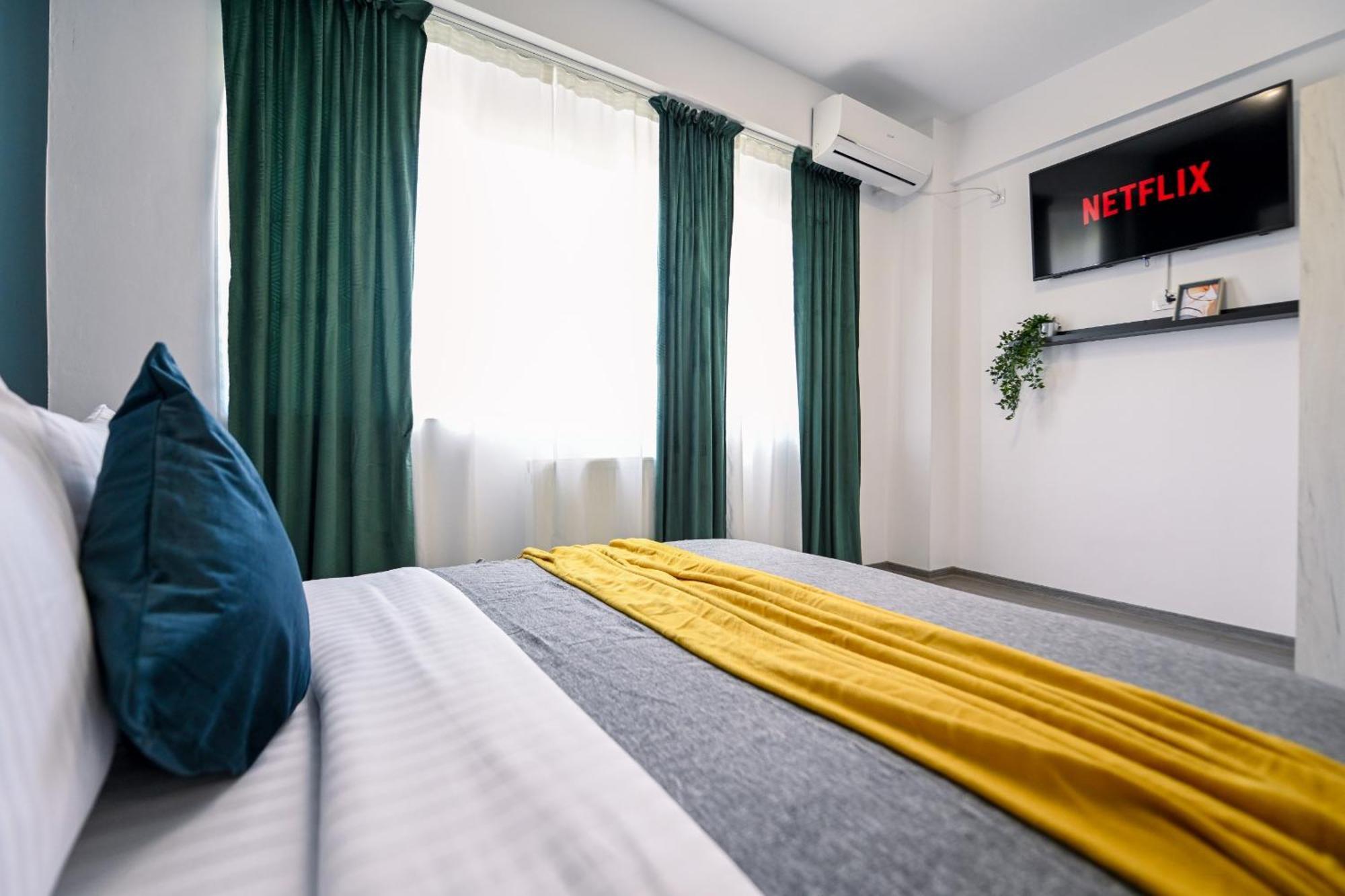 Old Town Charm - Modern & Comfortable In The Heart Of The * Bucarest
