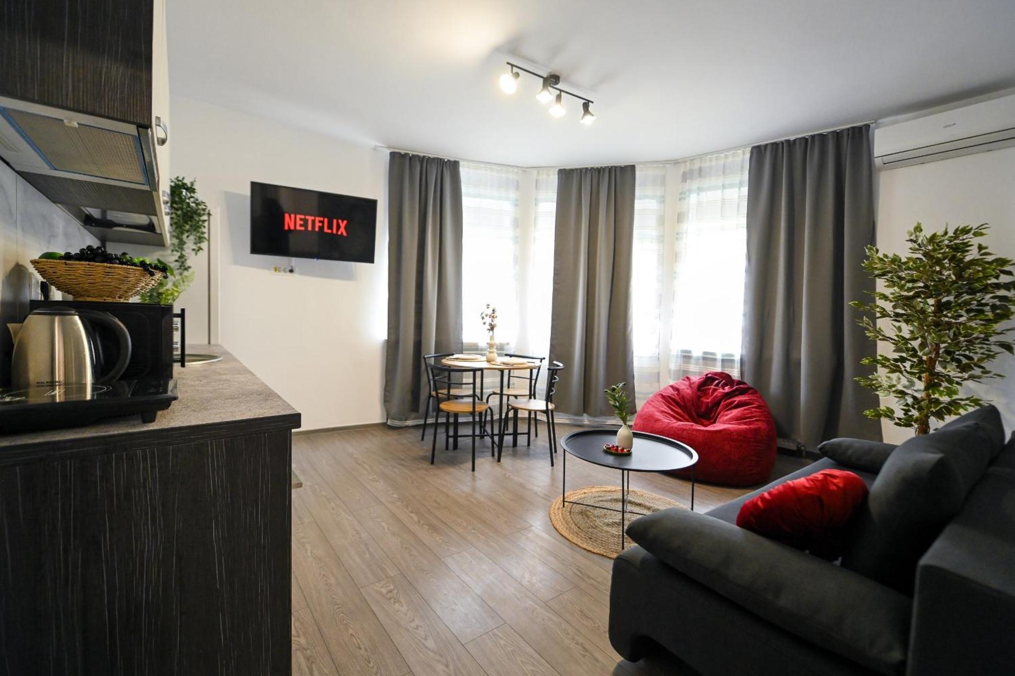 Old Town Charm - Modern & Comfortable In The Heart Of The Appartamento Bucarest
